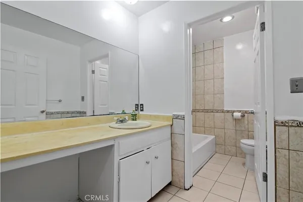 an empty room with wooden floor and ceiling fan