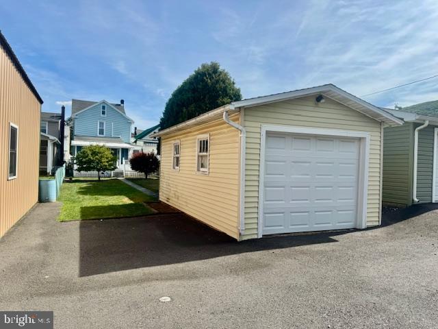 505 McKnight Street Gordon, PA 17921 - Photo 9 of 46 a view of a garage