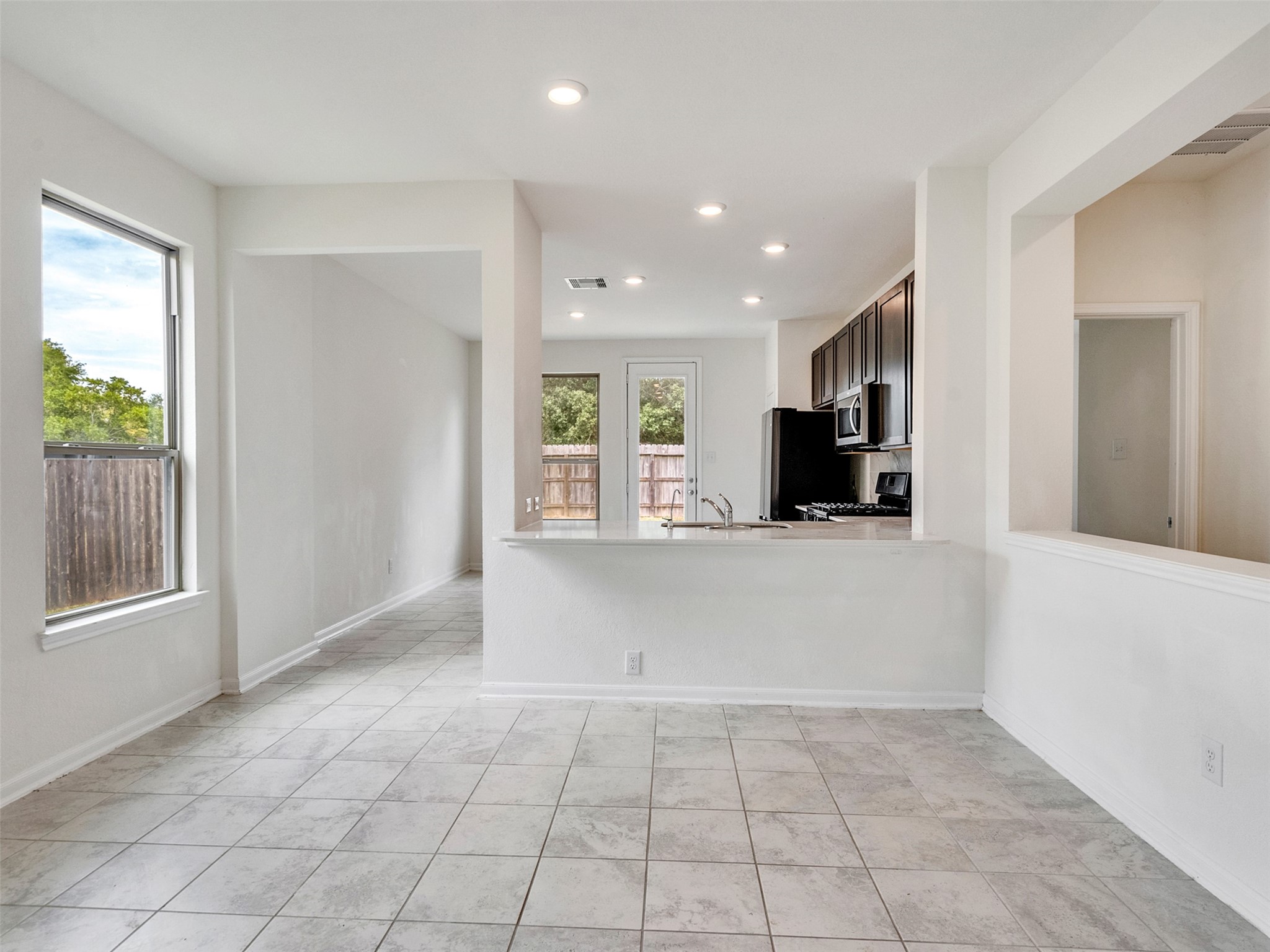 6011 Whitewing Road Rosenberg, TX 77469 - Photo 4 of 25 Gallery Image 4