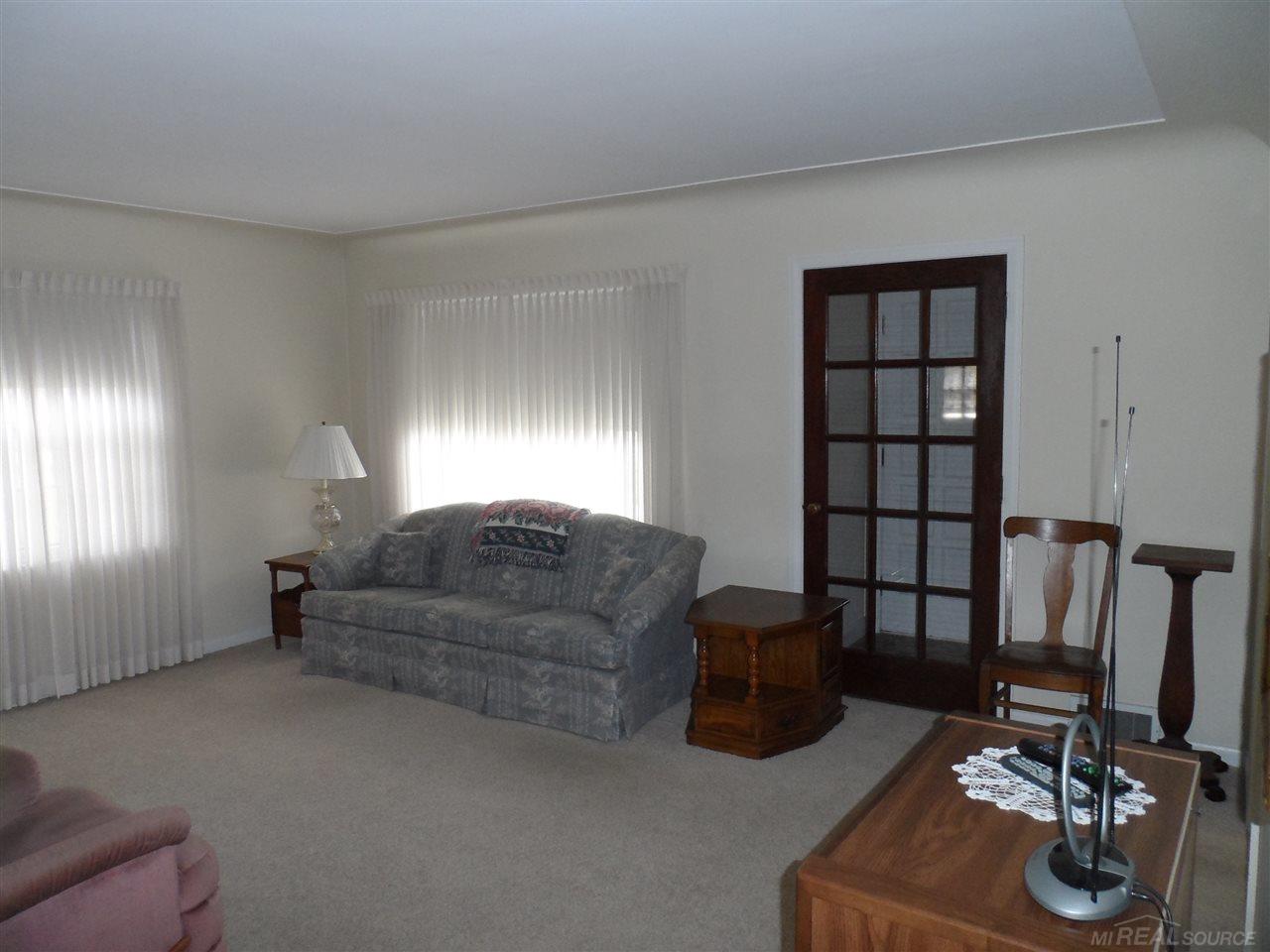 11236 Clinton River Road Sterling Heights, MI 48314 - Photo 5 of 12 31283131-4.JPG