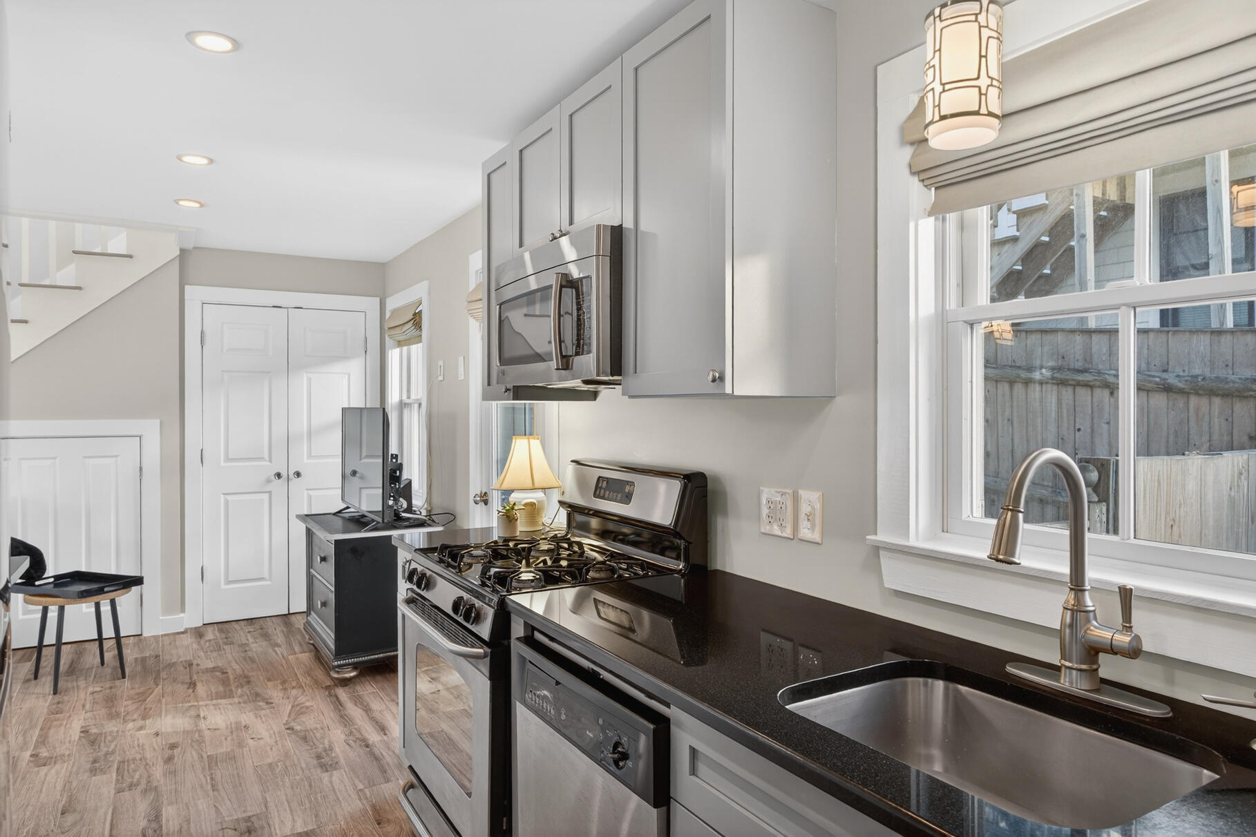 16 Conwell Street, Unit 3 Provincetown, MA 02657 - Photo 14 of 44 8P0A1786