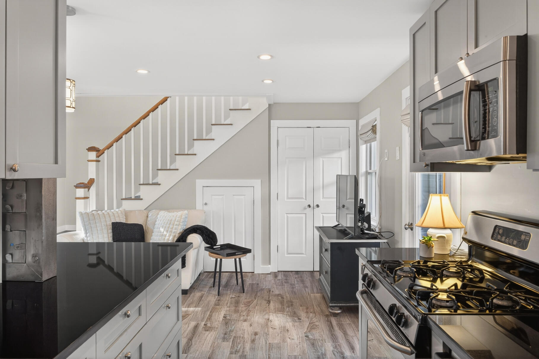 16 Conwell Street, Unit 3 Provincetown, MA 02657 - Photo 18 of 44 8P0A1779