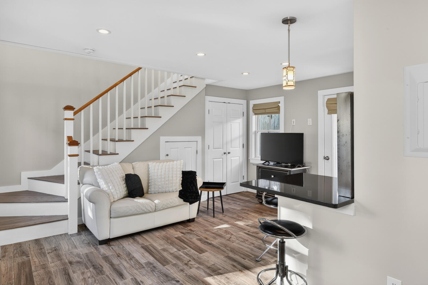 16 Conwell Street, Unit 3 Provincetown, MA 02657 - Photo 23 of 44 8P0A1725