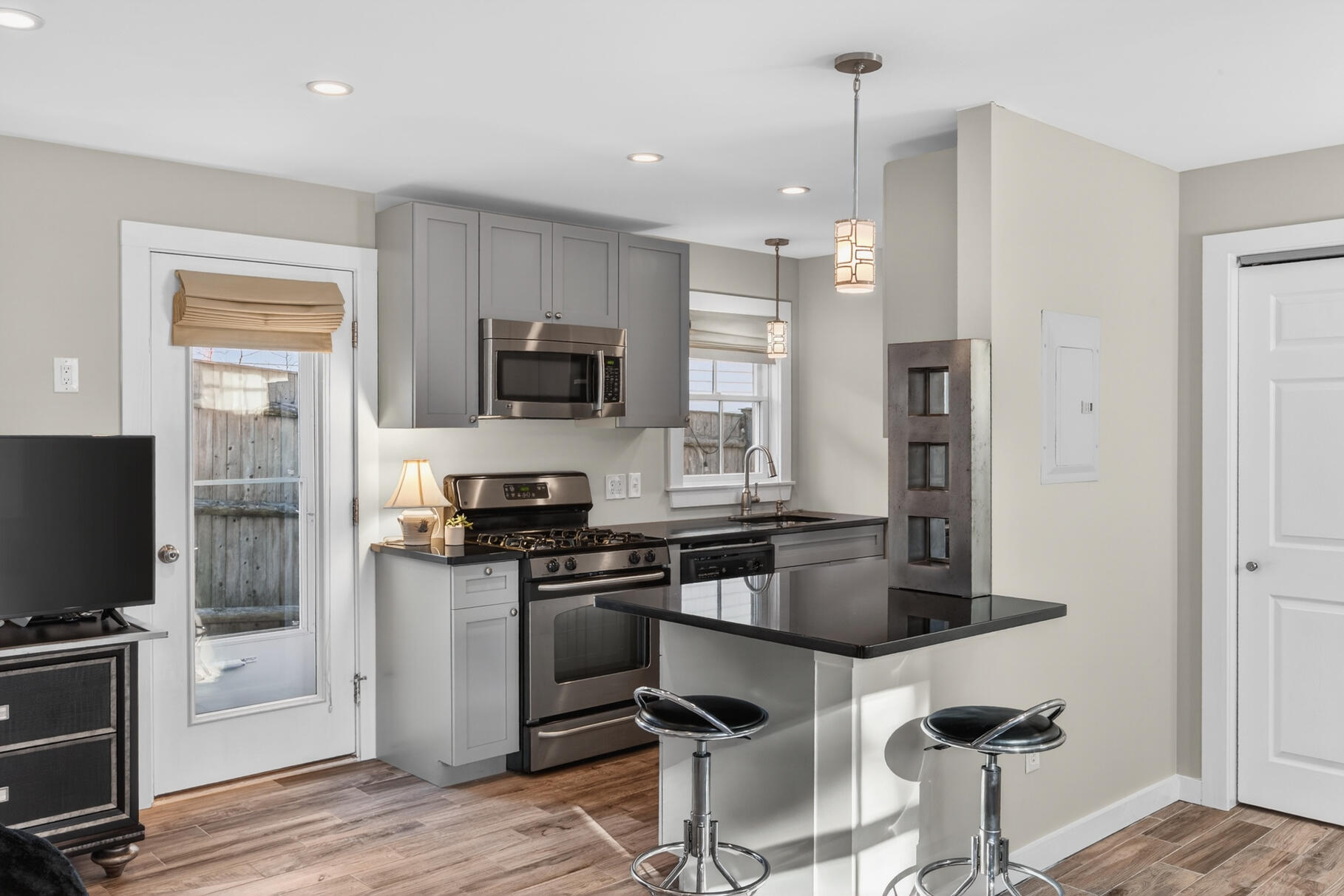 16 Conwell Street, Unit 3 Provincetown, MA 02657 - Photo 8 of 44 8P0A1742