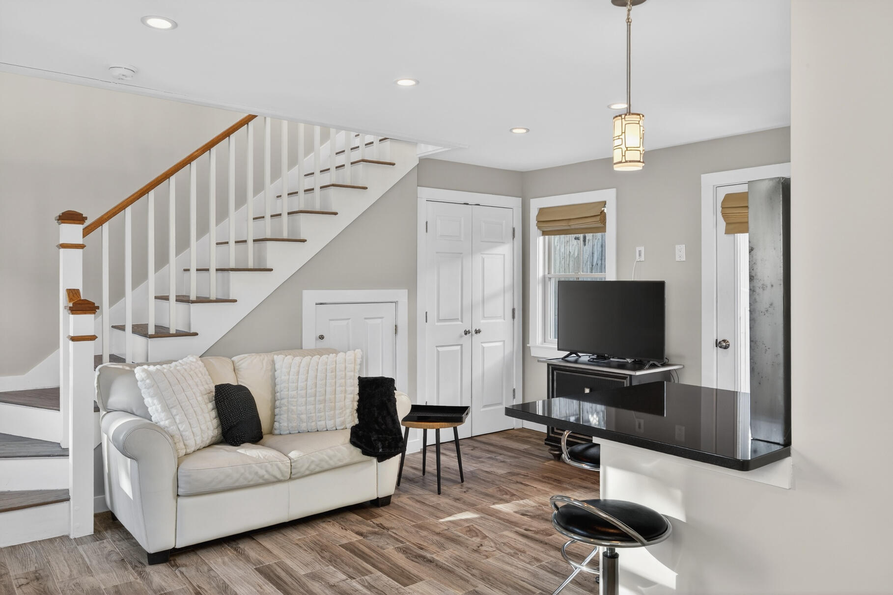 16 Conwell Street, Unit 3 Provincetown, MA 02657 - Photo 10 of 44 8P0A1722