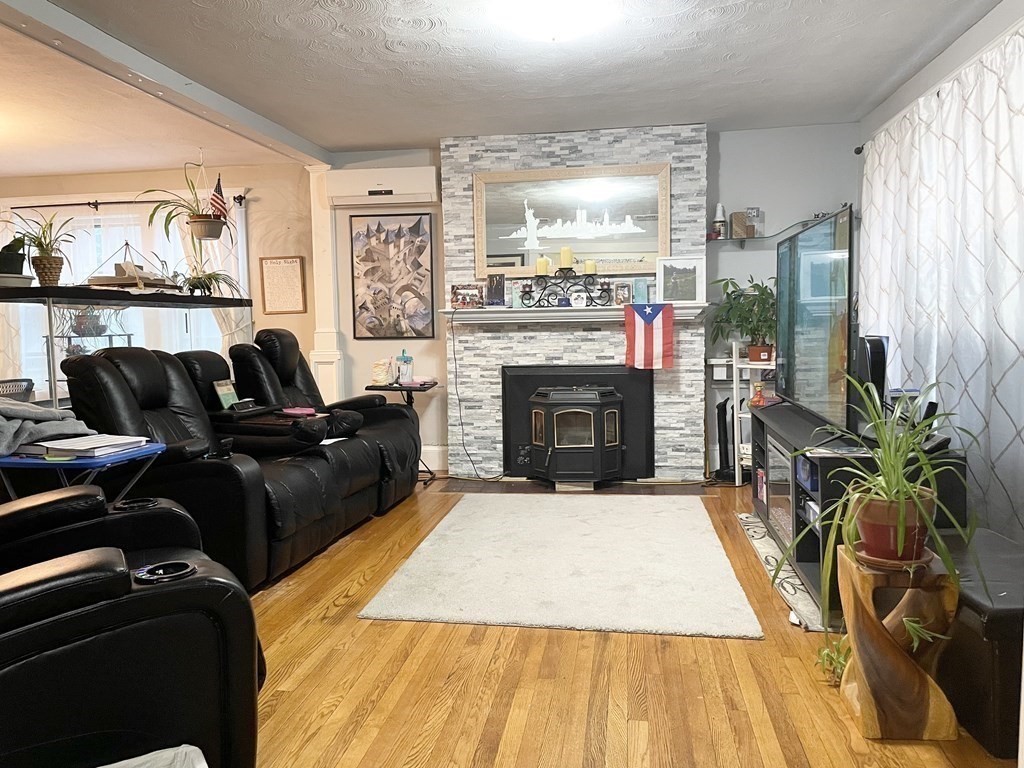 71-73 Brunswick Street Springfield, MA 01108 - Photo 5 of 30 Gallery Image 5