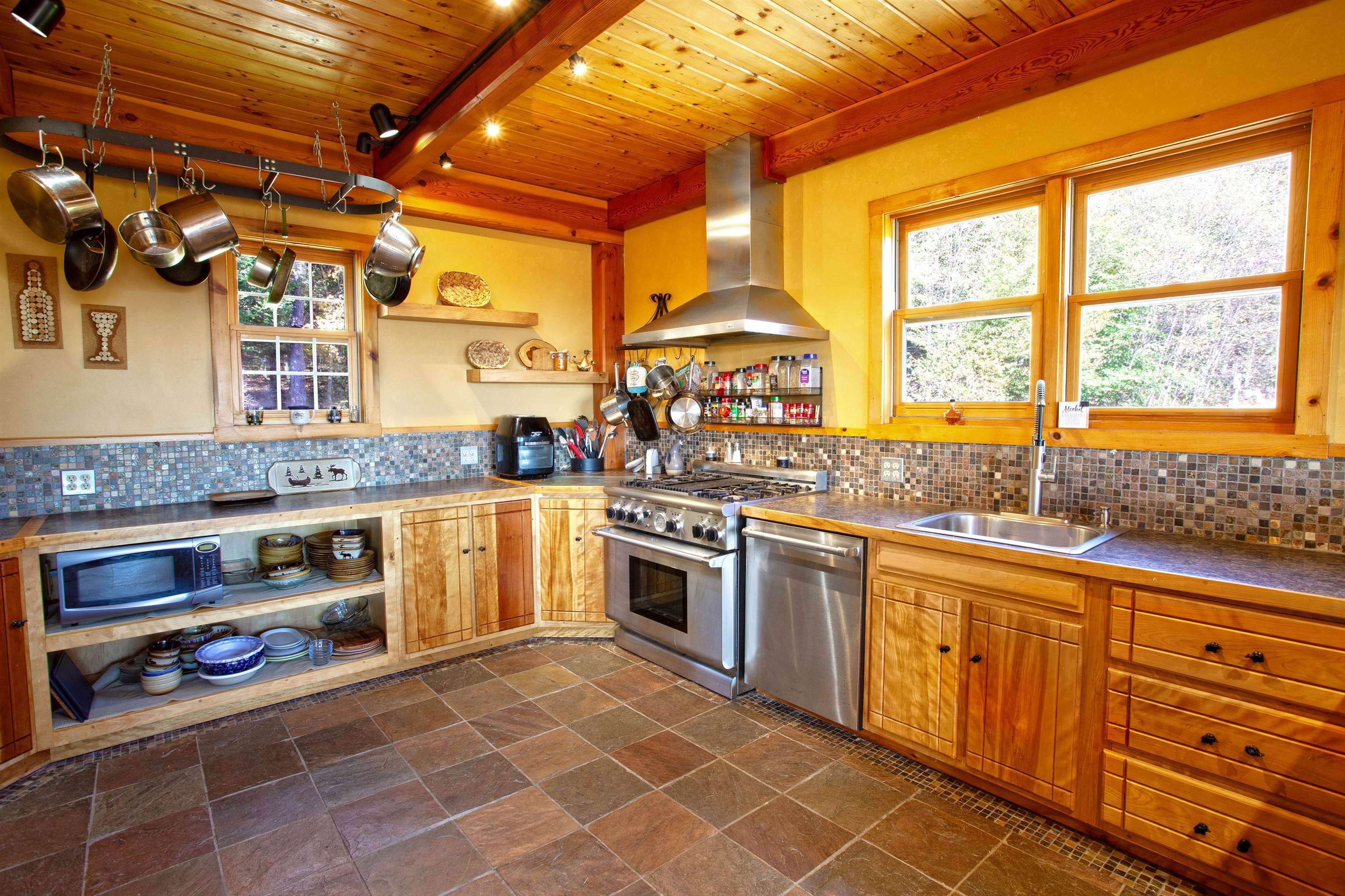 825 Case Lane Readsboro, VT 05350 - Photo 12 of 38