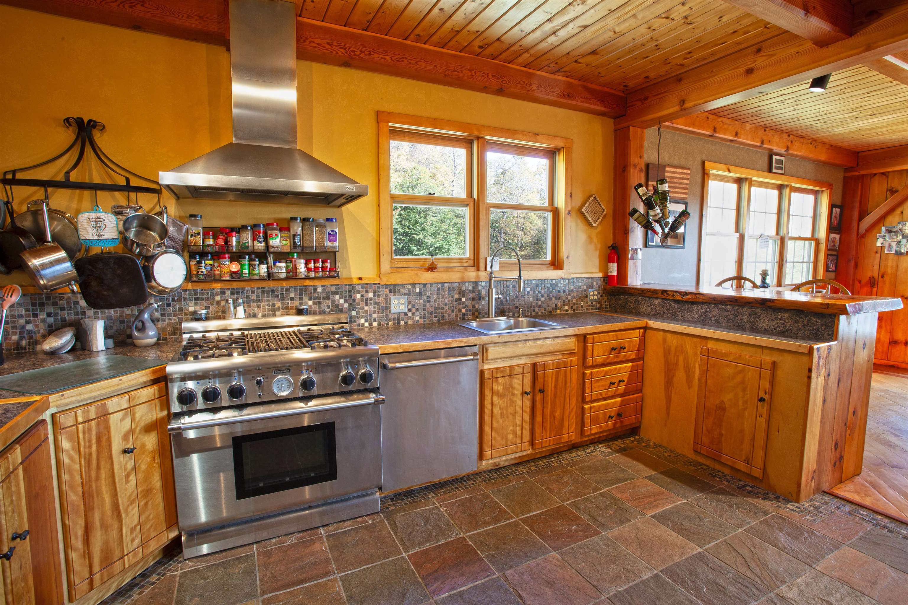 825 Case Lane Readsboro, VT 05350 - Photo 13 of 38