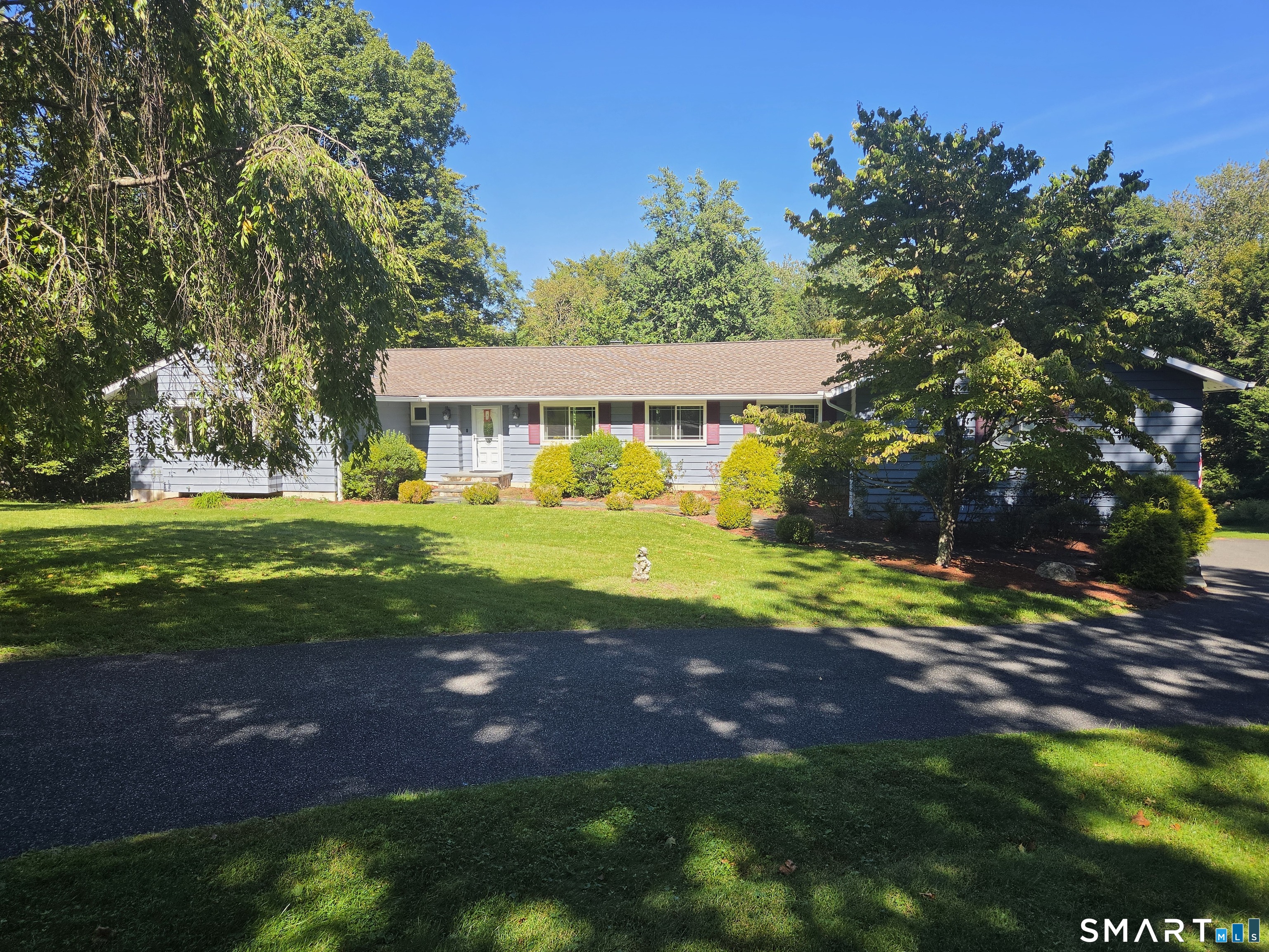 8 Signal Hill Road Brookfield, CT 06804 - Photo 1 of 3 Gallery Image 1