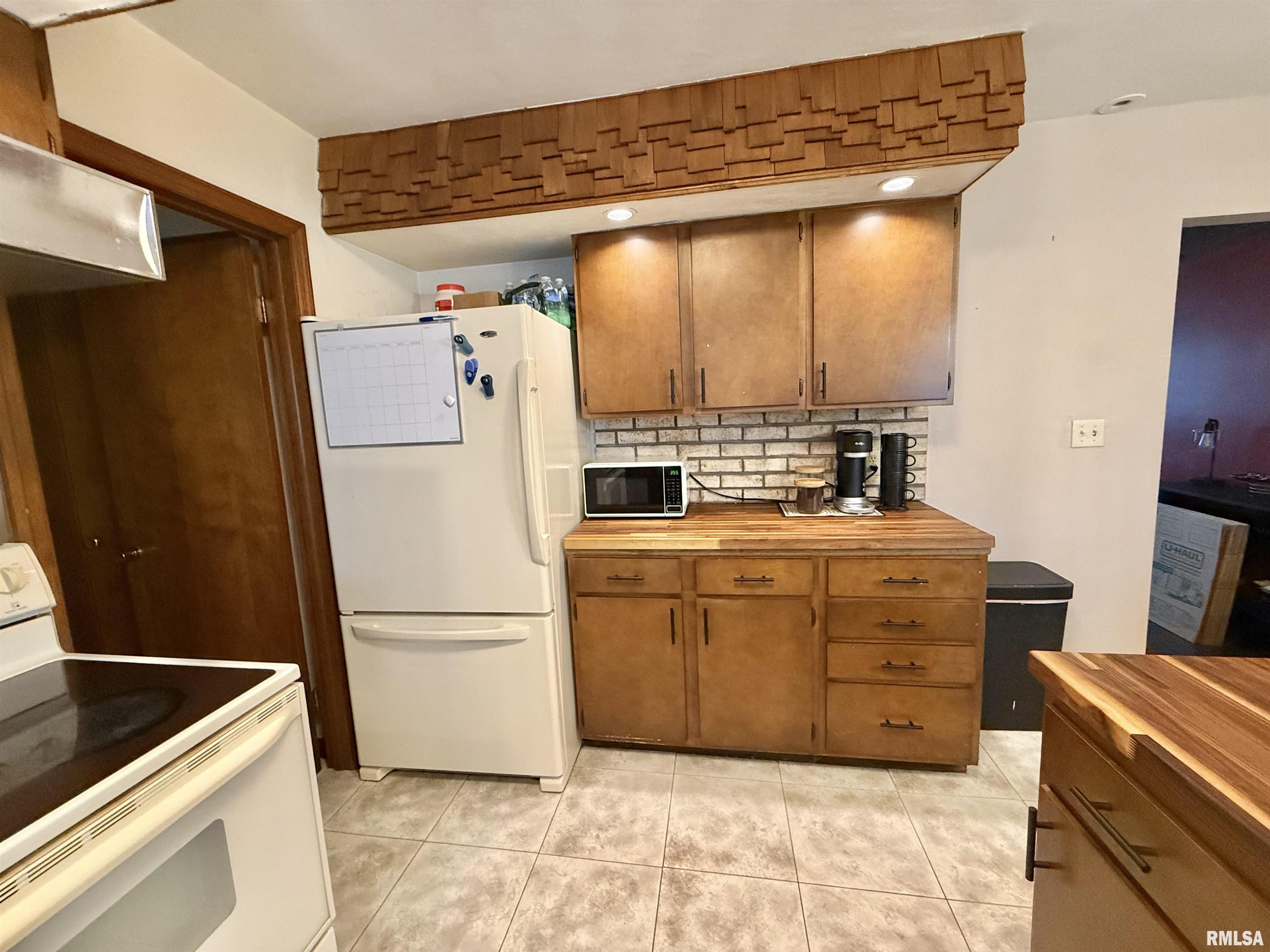 611 South Maple Street Lewistown, IL 61542 - Photo 11 of 59