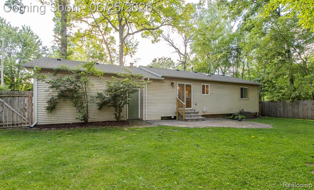 1665 Rosedale Street West Bloomfield, MI 48324 - Photo 36 of 40