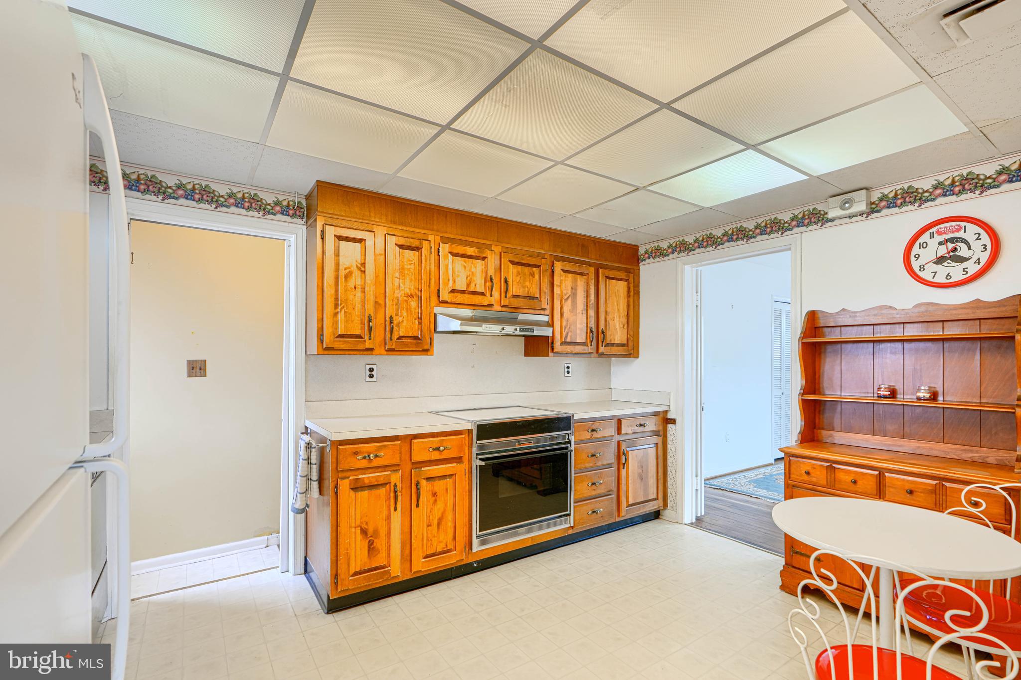 211 Rothwell Drive Lutherville-Timonium, MD 21093 - Photo 11 of 39 Kitchen-lots of counter space