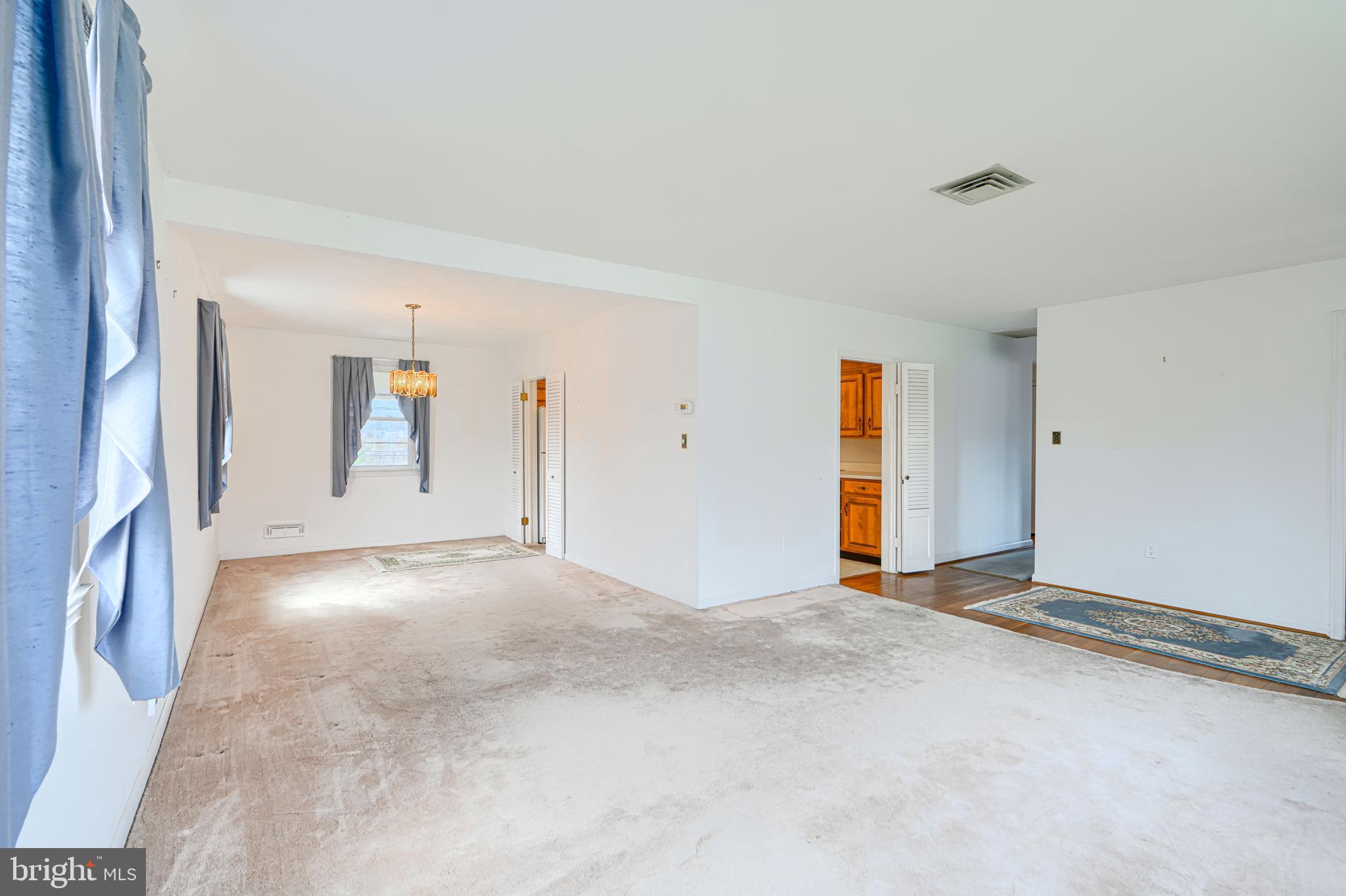 211 Rothwell Drive Lutherville-Timonium, MD 21093 - Photo 4 of 39 Spacious living room