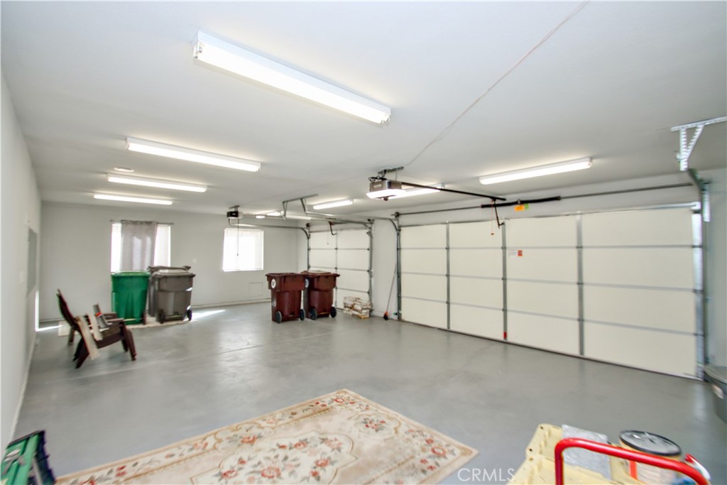 6202 Mandarin Road Yucca Valley, CA 92284 - Photo 23 of 24 a garage with furniture
