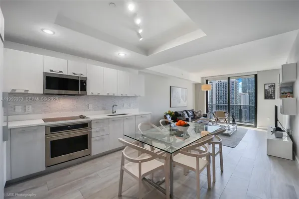 $3,995 | 55 Southwest 9th Street, Unit 3004, Miami, FL 33130