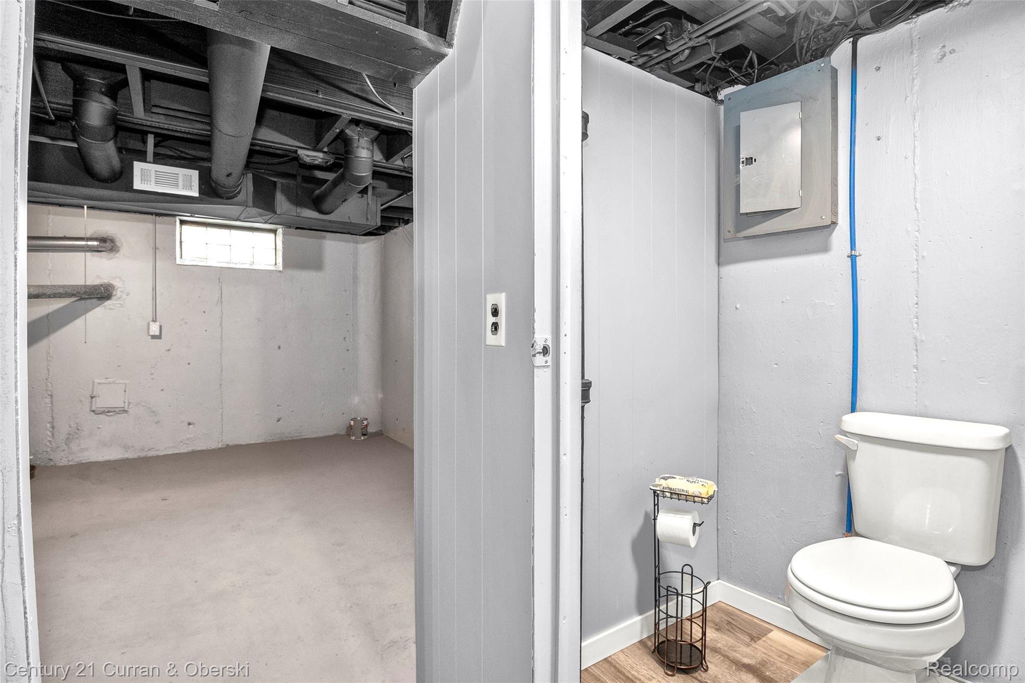 9725 Ruth Avenue Allen Park, MI 48101 - Photo 25 of 31 26.jpg