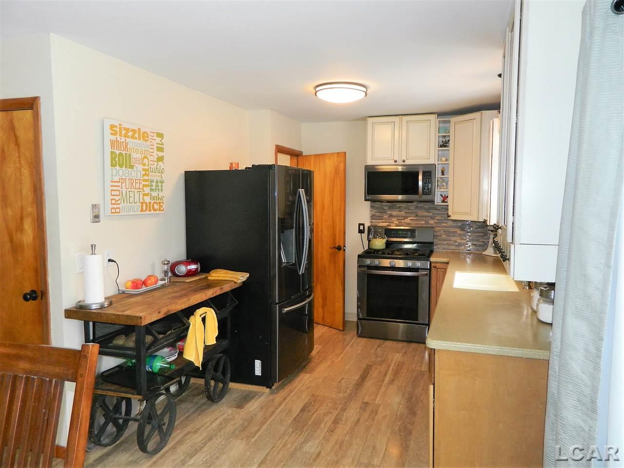 3744 Deerfield Road Adrian, MI 49221 - Photo 9 of 24 31371771-8.JPG