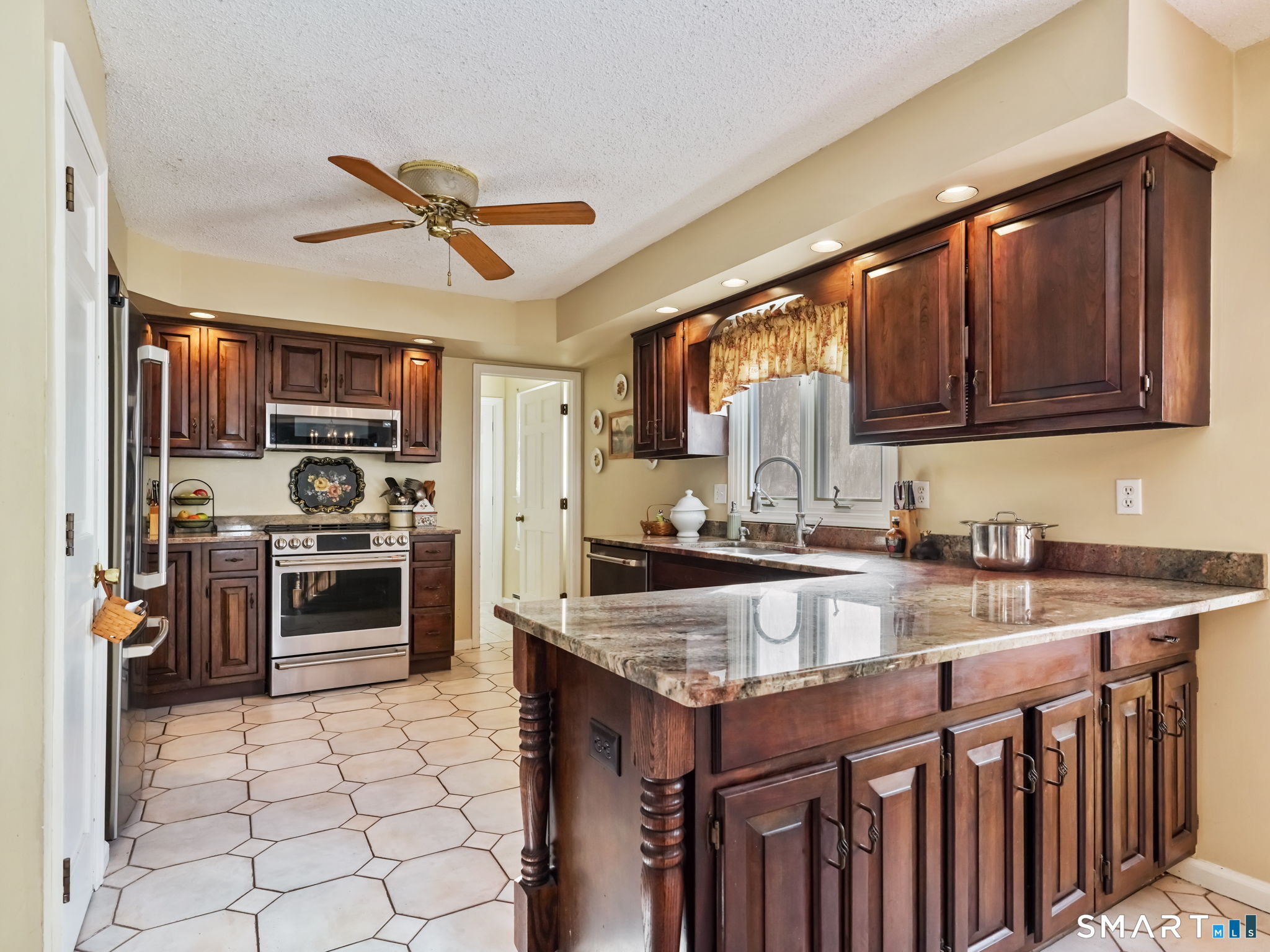 16 Timber Springs Road New Fairfield, CT 06812 - Photo 9 of 36