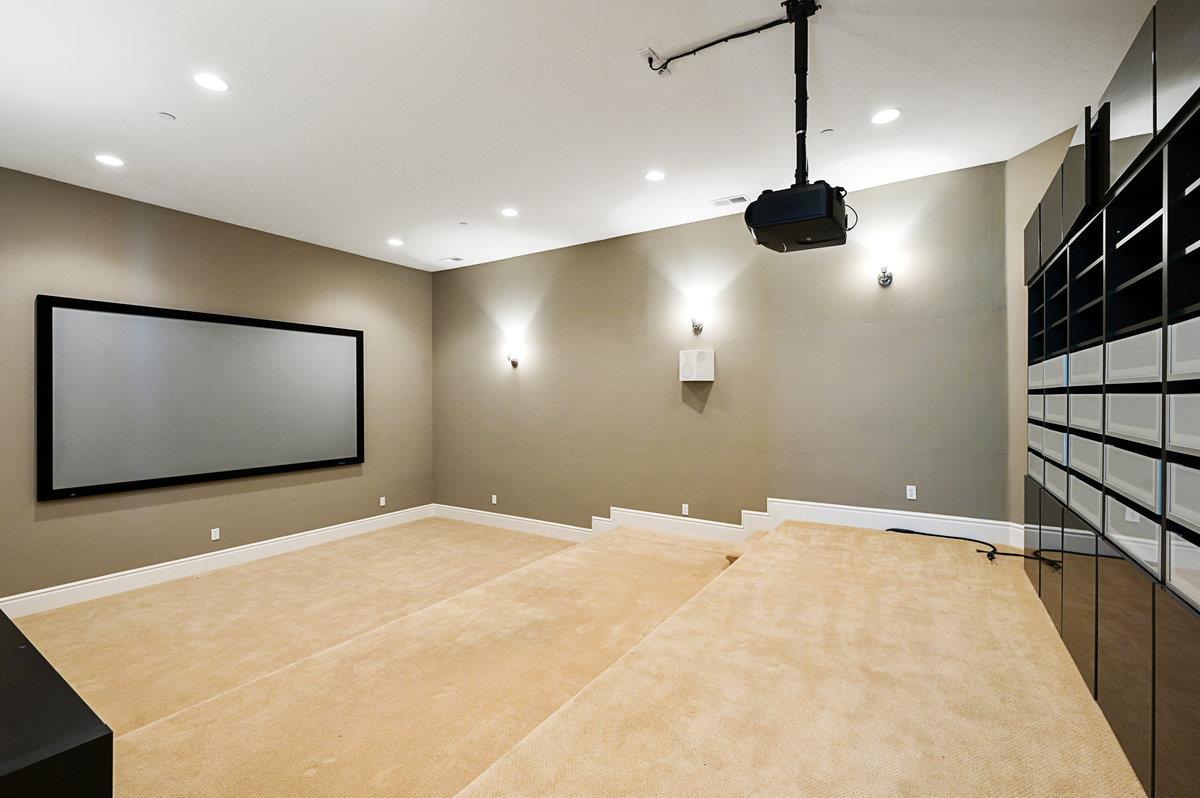 782 Dixon Way Los Altos, CA 94022 - Photo 20 of 38 a large room with windows