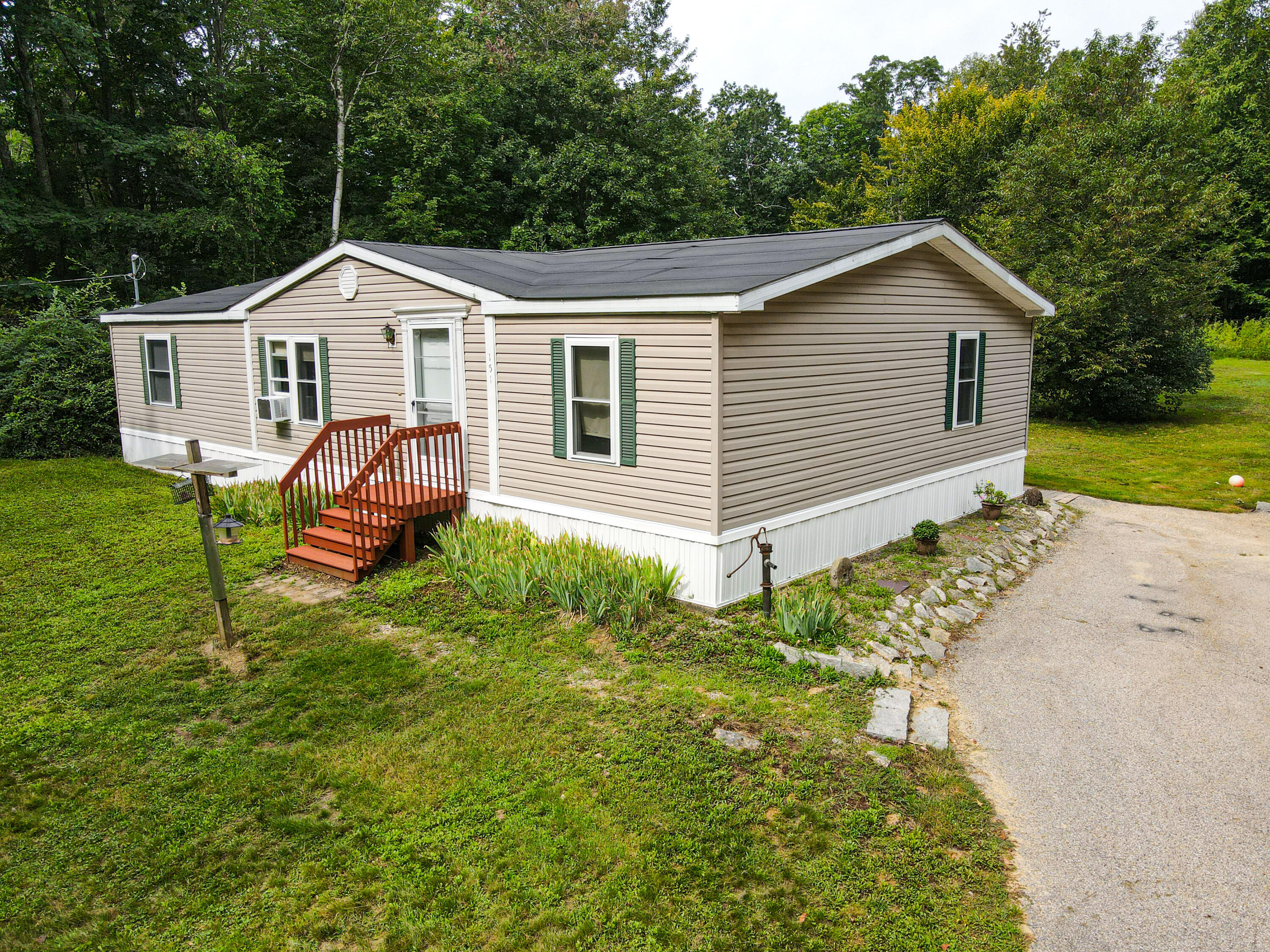 151 Brixham Road Eliot, ME 03903 - Photo 2 of 21 Main house