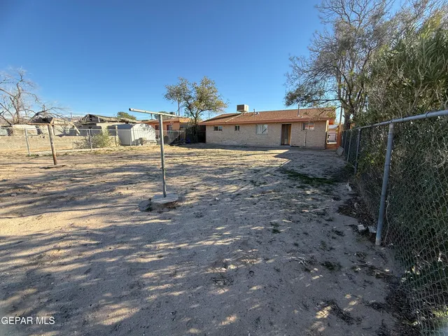 $129,900 | 518 East Washington Street, Anthony, TX 79821