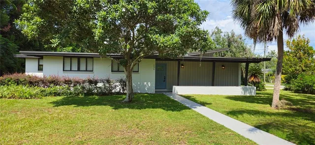 $359,000 | 126 East Cypress Avenue, Howey-in-the-Hills, FL 34737