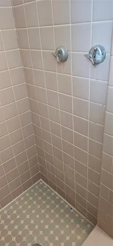 $359,000 | 126 East Cypress Avenue, Howey-in-the-Hills, FL 34737