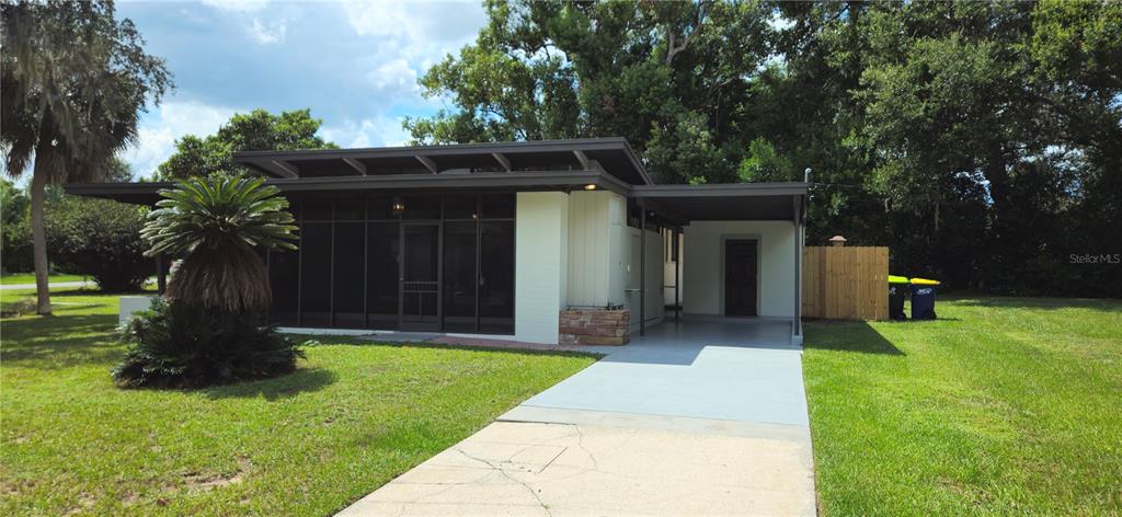 126 East Cypress Avenue Howey-in-the-Hills, FL 34737 - Photo 5 of 33