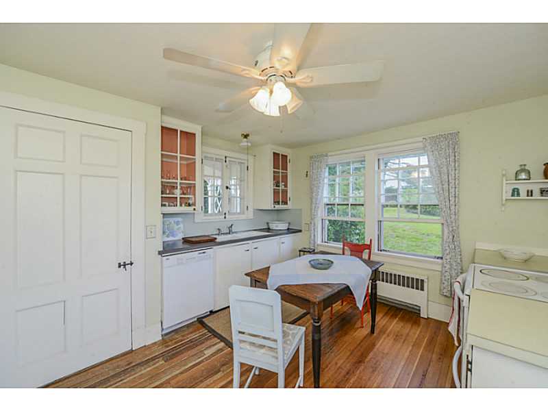 140 Willett Road North Kingstown, RI 02874 - Photo 9 of 25 Dining Area.