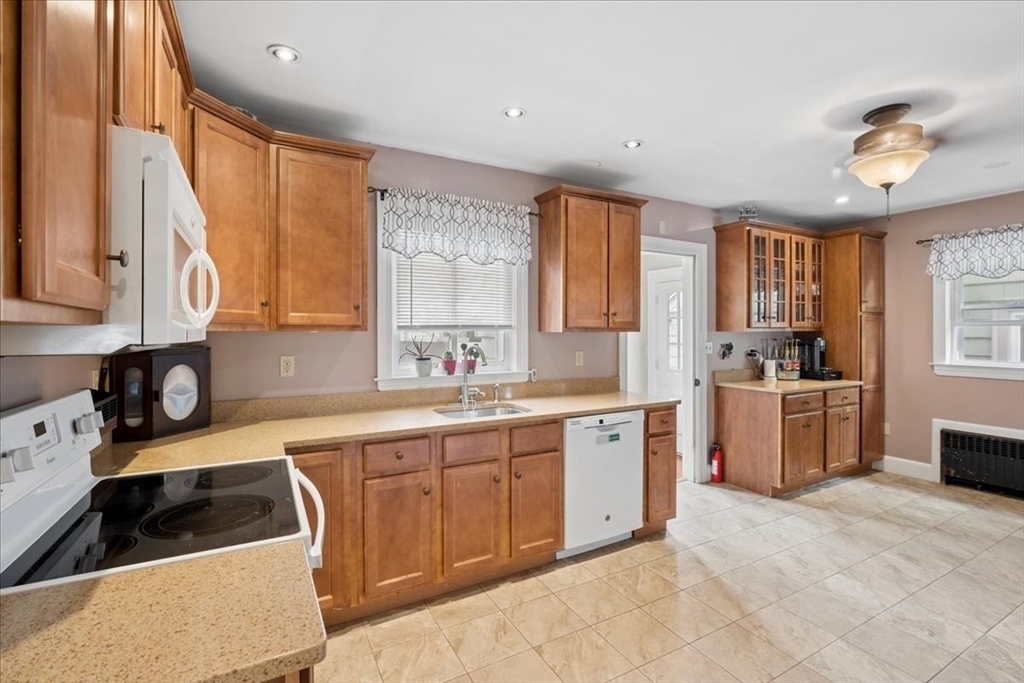 22 Lippold Street Methuen, MA 01844 - Photo 14 of 42