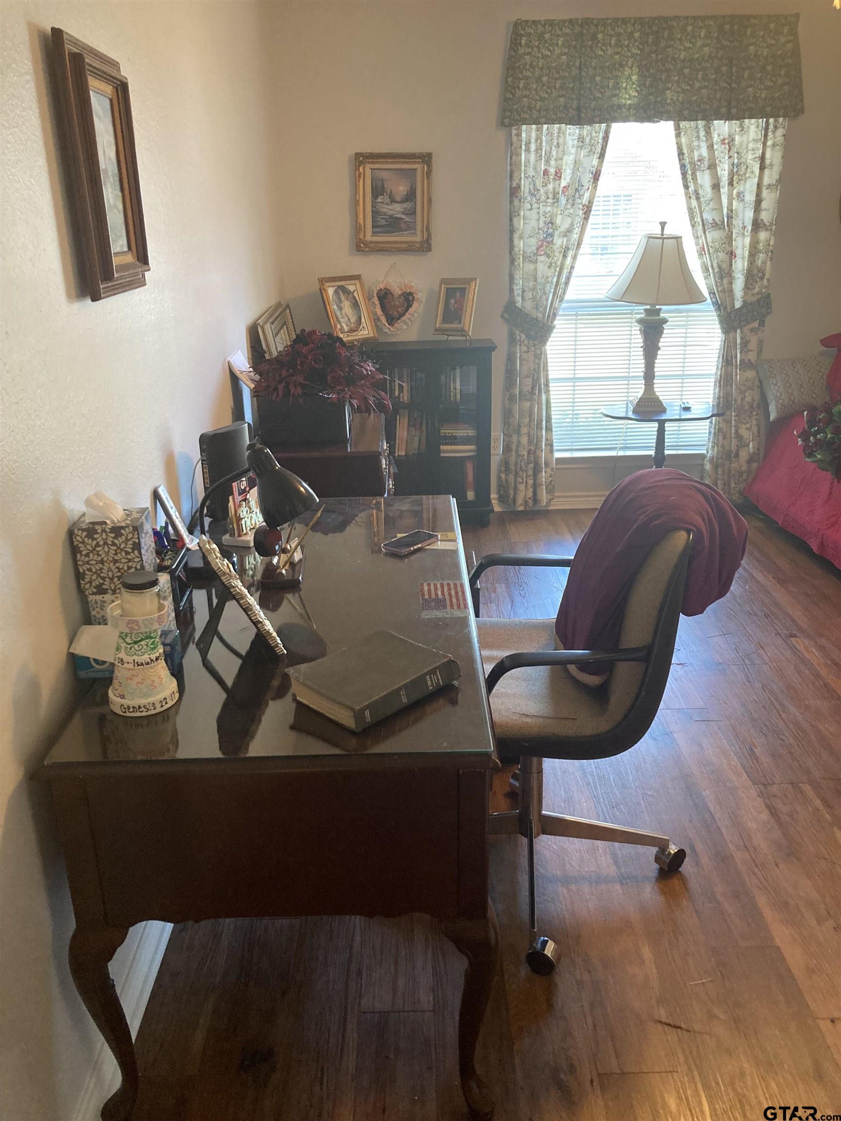 1521 Rice Road, Unit Q103 Tyler, TX 75703 - Photo 30 of 40 a living room with furniture and a window