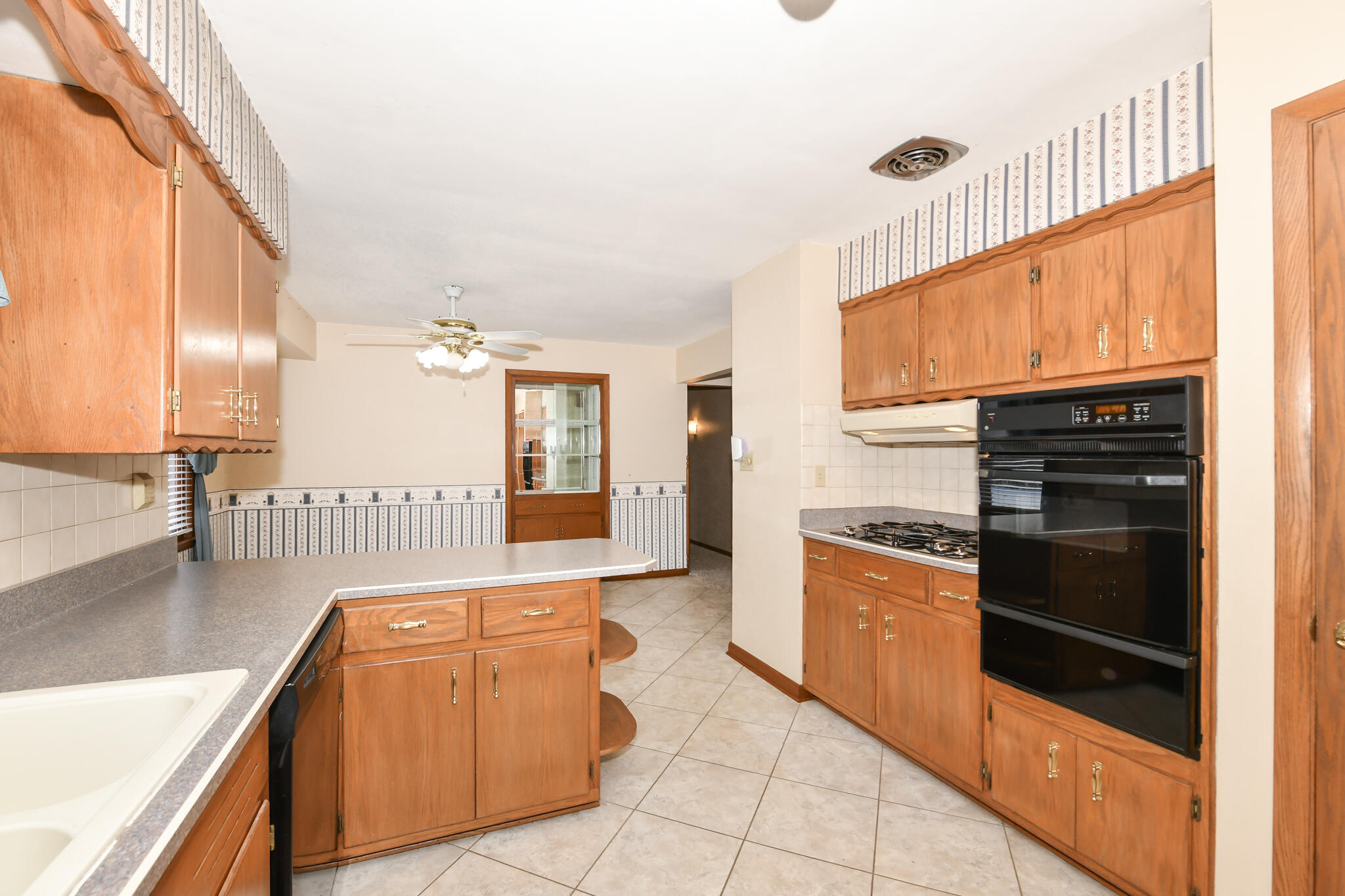 3446 South 104th Street Greenfield, WI 53227 - Photo 11 of 31 Kitchen