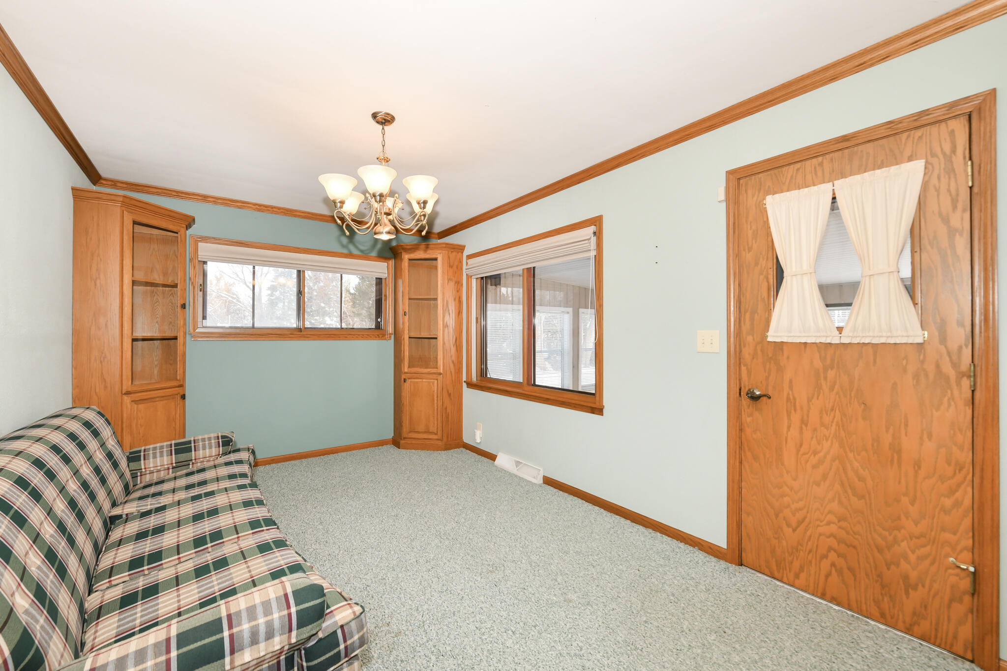 3446 South 104th Street Greenfield, WI 53227 - Photo 19 of 31 Family Room/Dinning Room