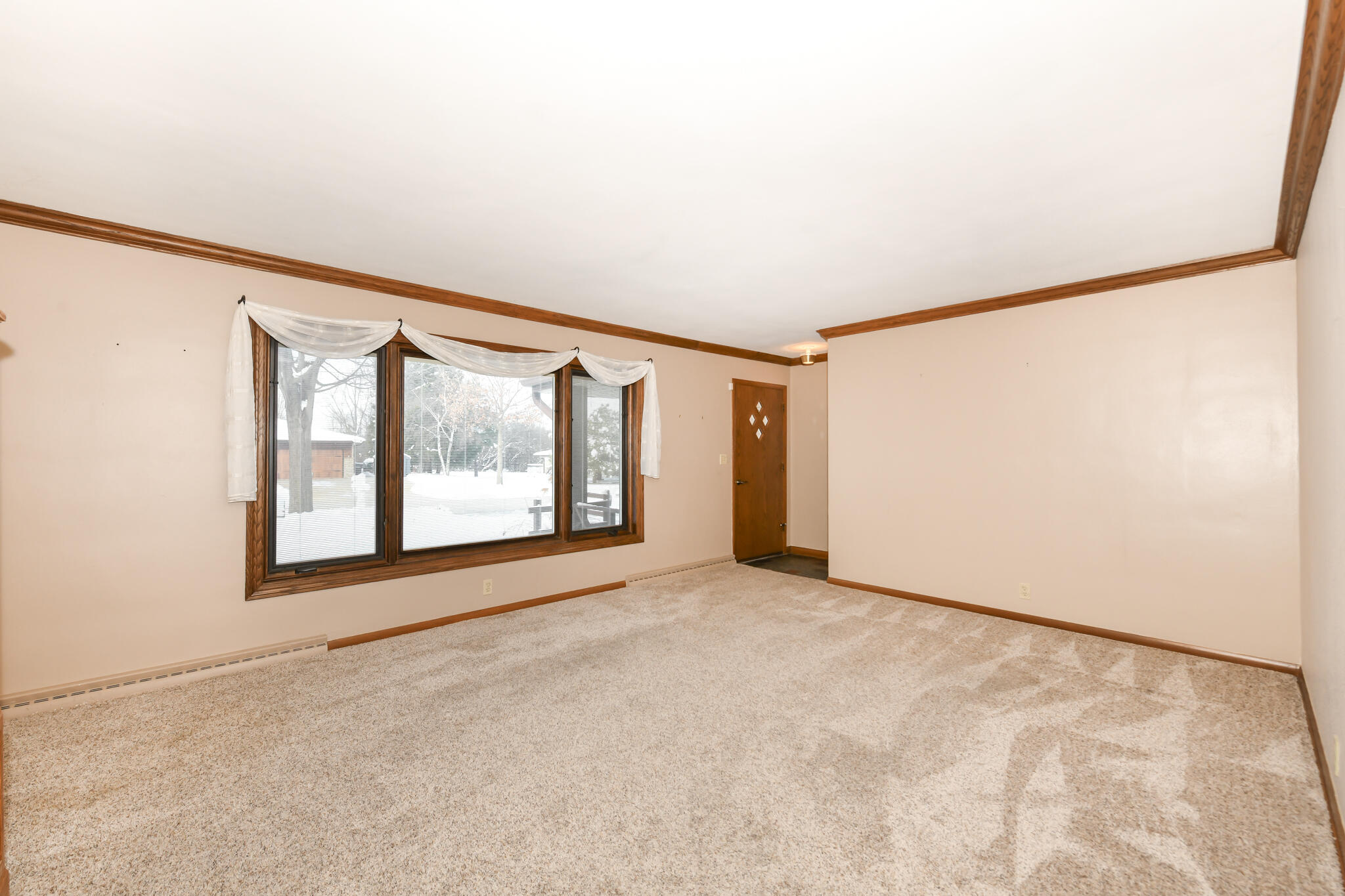 3446 South 104th Street Greenfield, WI 53227 - Photo 5 of 31 Living Room