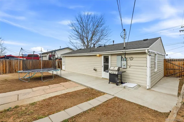 a house view with a backyard space