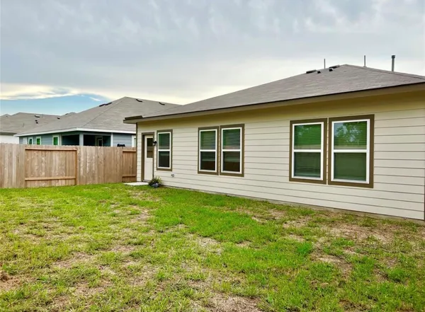 $2,300 | 812 Westpointe Drive, Dayton, TX 77535