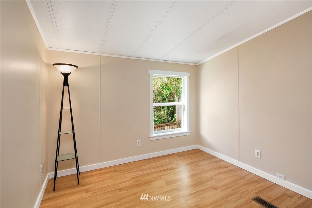 12626 Northeast 189th Street Bothell, WA 98011 - Photo 11 of 15