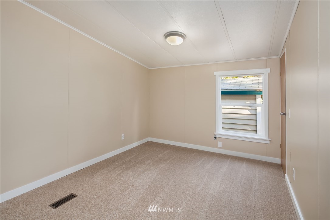 12626 Northeast 189th Street Bothell, WA 98011 - Photo 12 of 15