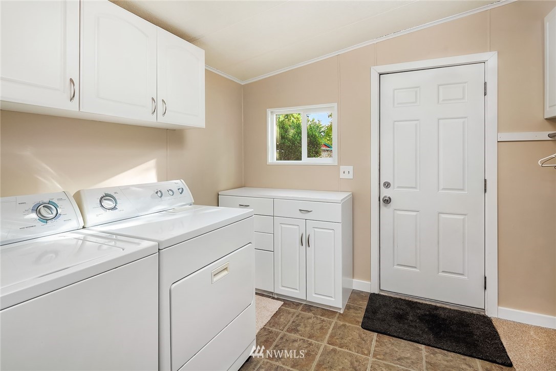 12626 Northeast 189th Street Bothell, WA 98011 - Photo 14 of 15