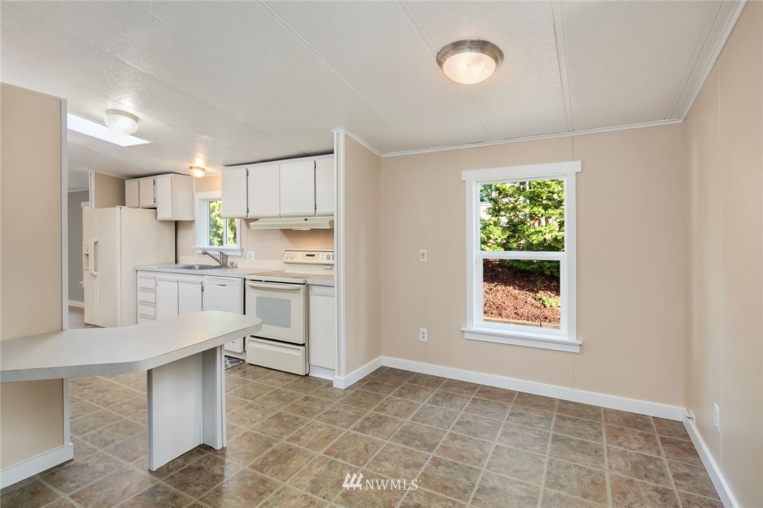 12626 Northeast 189th Street Bothell, WA 98011 - Photo 5 of 15
