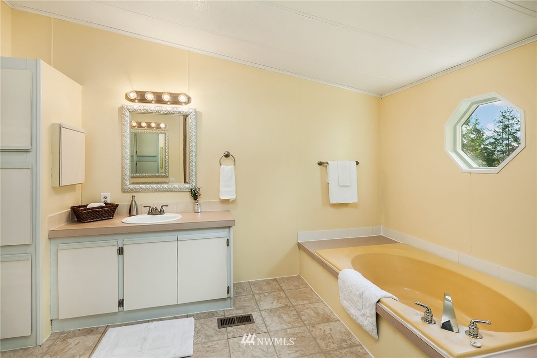 12626 Northeast 189th Street Bothell, WA 98011 - Photo 9 of 15