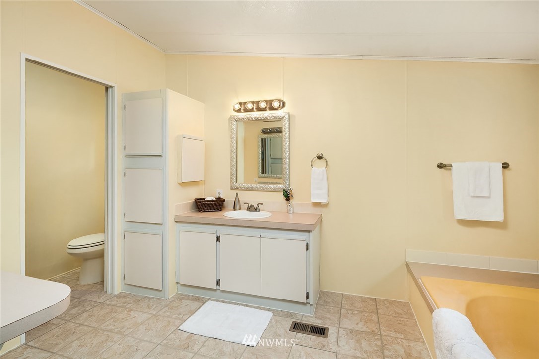 12626 Northeast 189th Street Bothell, WA 98011 - Photo 10 of 15