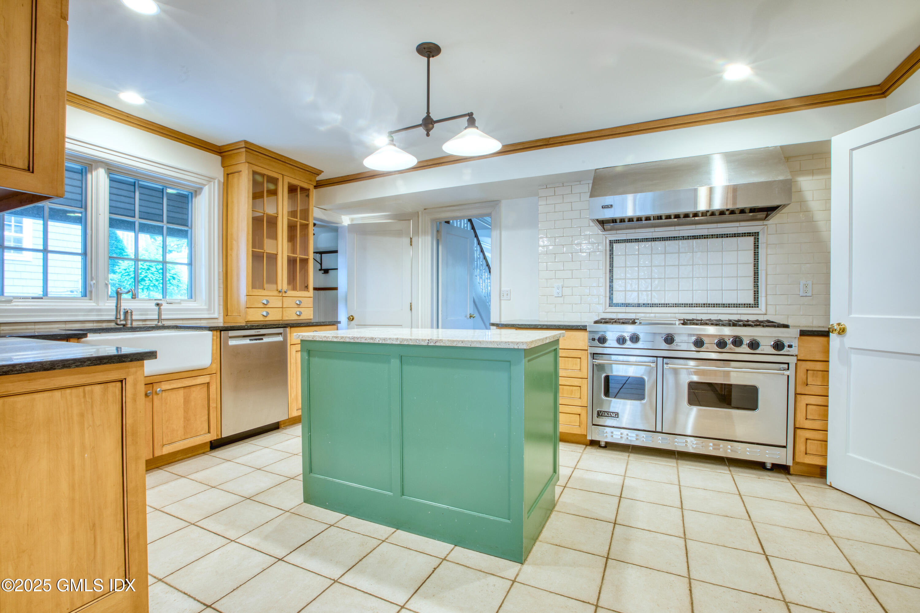 28 Terrace Avenue Riverside, CT 06878 - Photo 11 of 38 864A8055-19