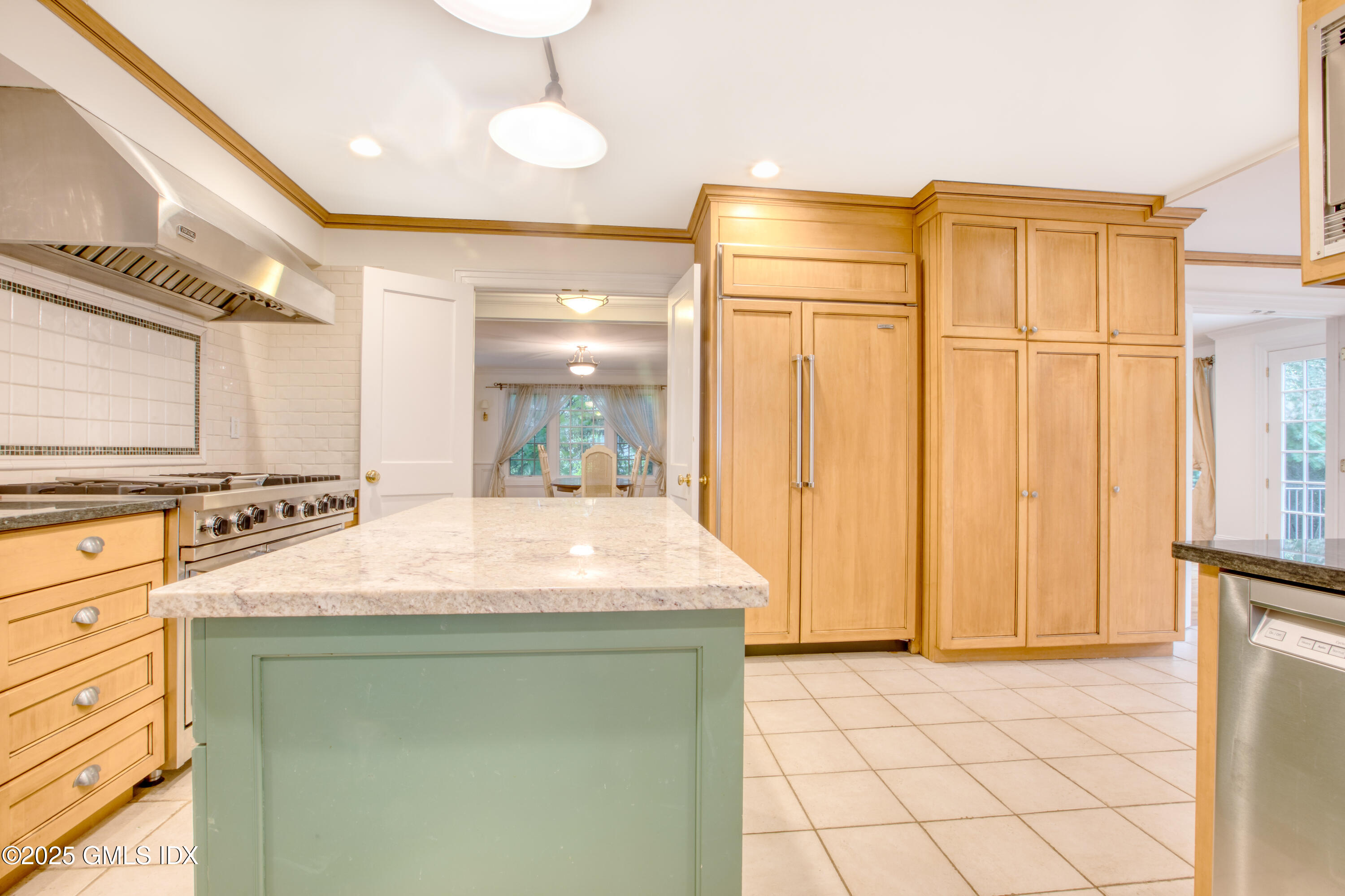 28 Terrace Avenue Riverside, CT 06878 - Photo 4 of 38 864A8183-50