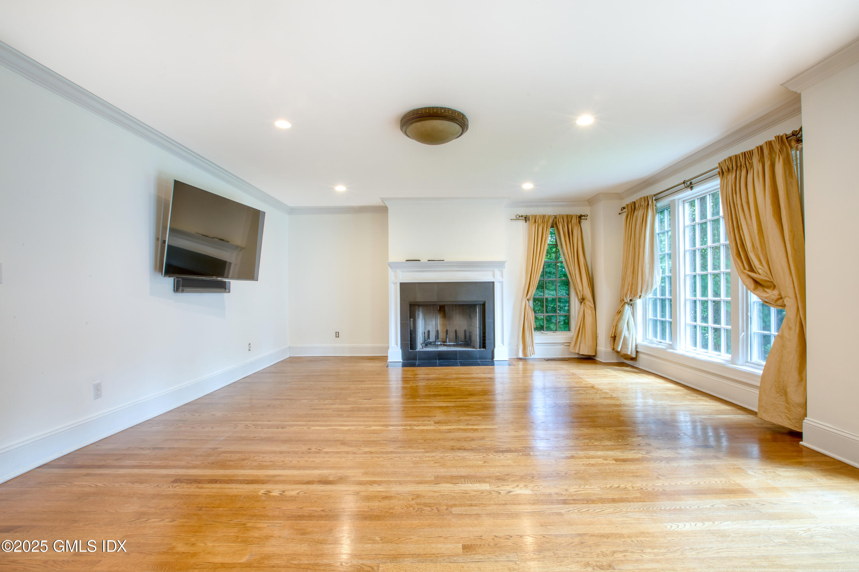 28 Terrace Avenue Riverside, CT 06878 - Photo 7 of 38 864A8039-1