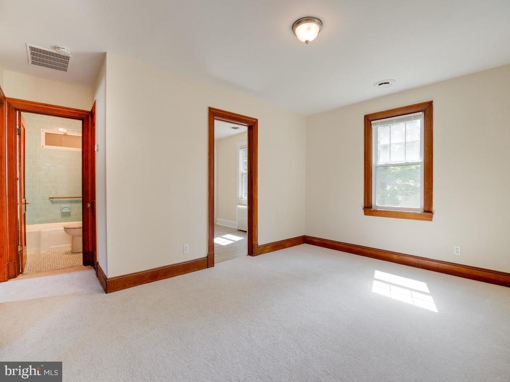 6704 Woodland Road Morningside, MD 20746 - Photo 14 of 38 Gallery Image 14