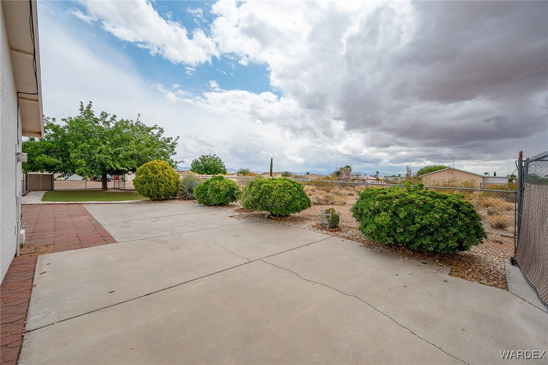 3685 Milky Way Road Golden Valley, AZ 86413 - Photo 7 of 48 Patio