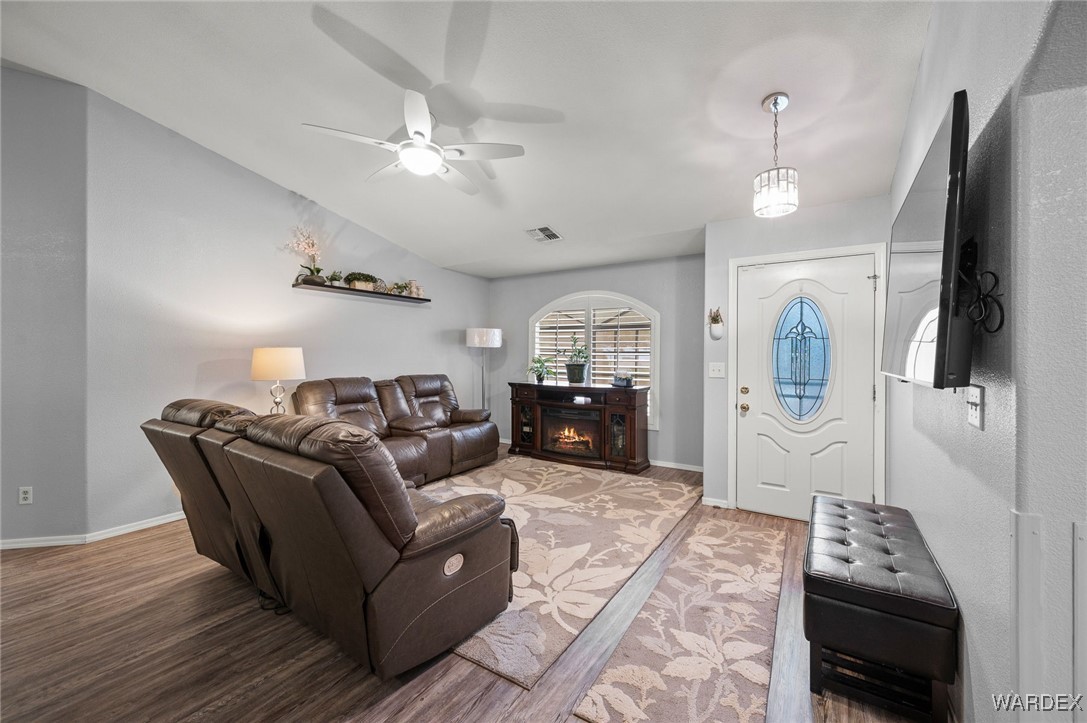 3685 Milky Way Road Golden Valley, AZ 86413 - Photo 9 of 48 Living Room