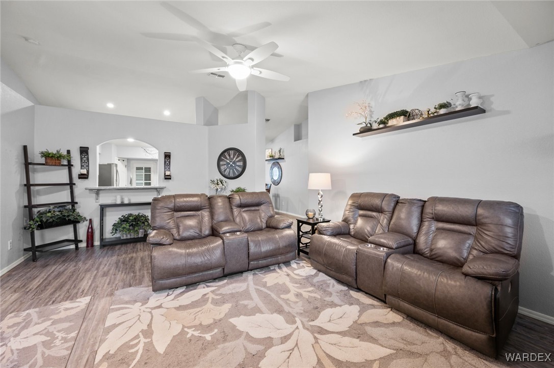 3685 Milky Way Road Golden Valley, AZ 86413 - Photo 10 of 48 Living Room