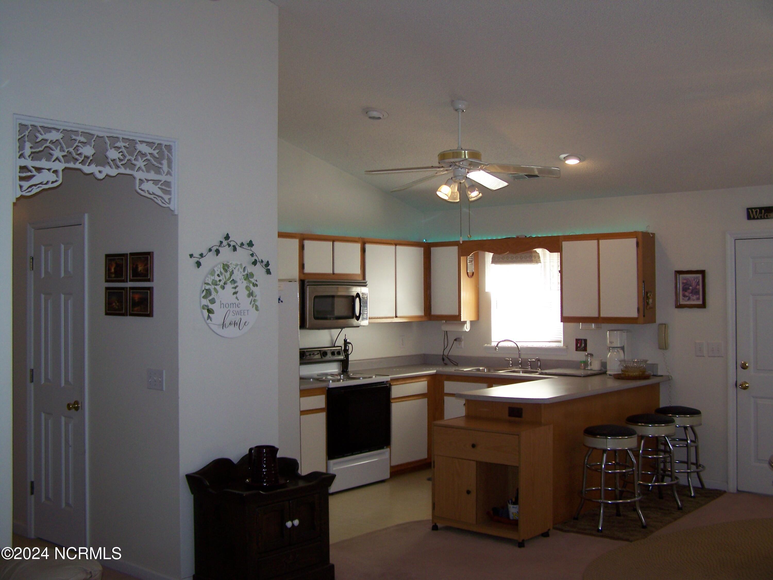 36 North Lake Drive Boiling Spring Lakes, NC 28461 - Photo 18 of 55 Kitchen area